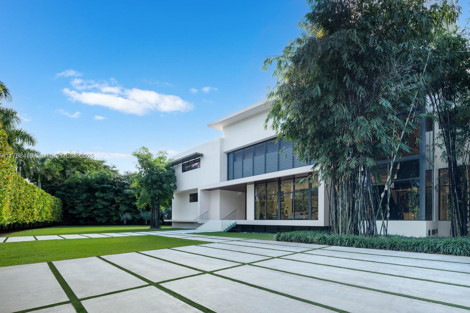 COLLINS MANOR - Residential