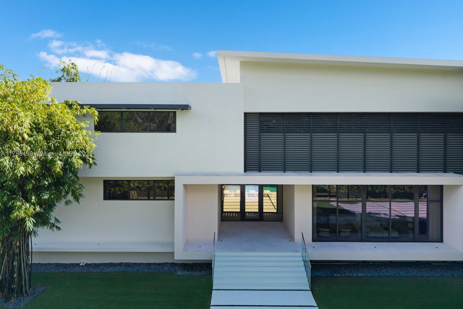 COLLINS MANOR - Residential