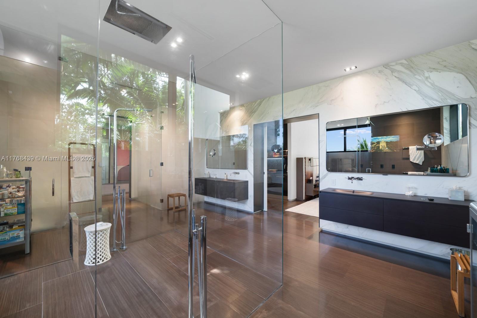 COLLINS MANOR - Residential