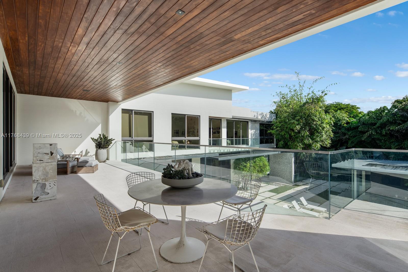 COLLINS MANOR - Residential