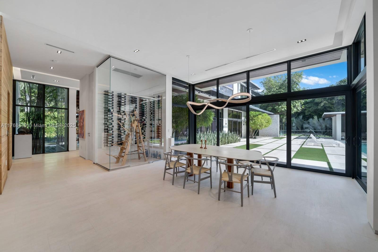 COLLINS MANOR - Residential