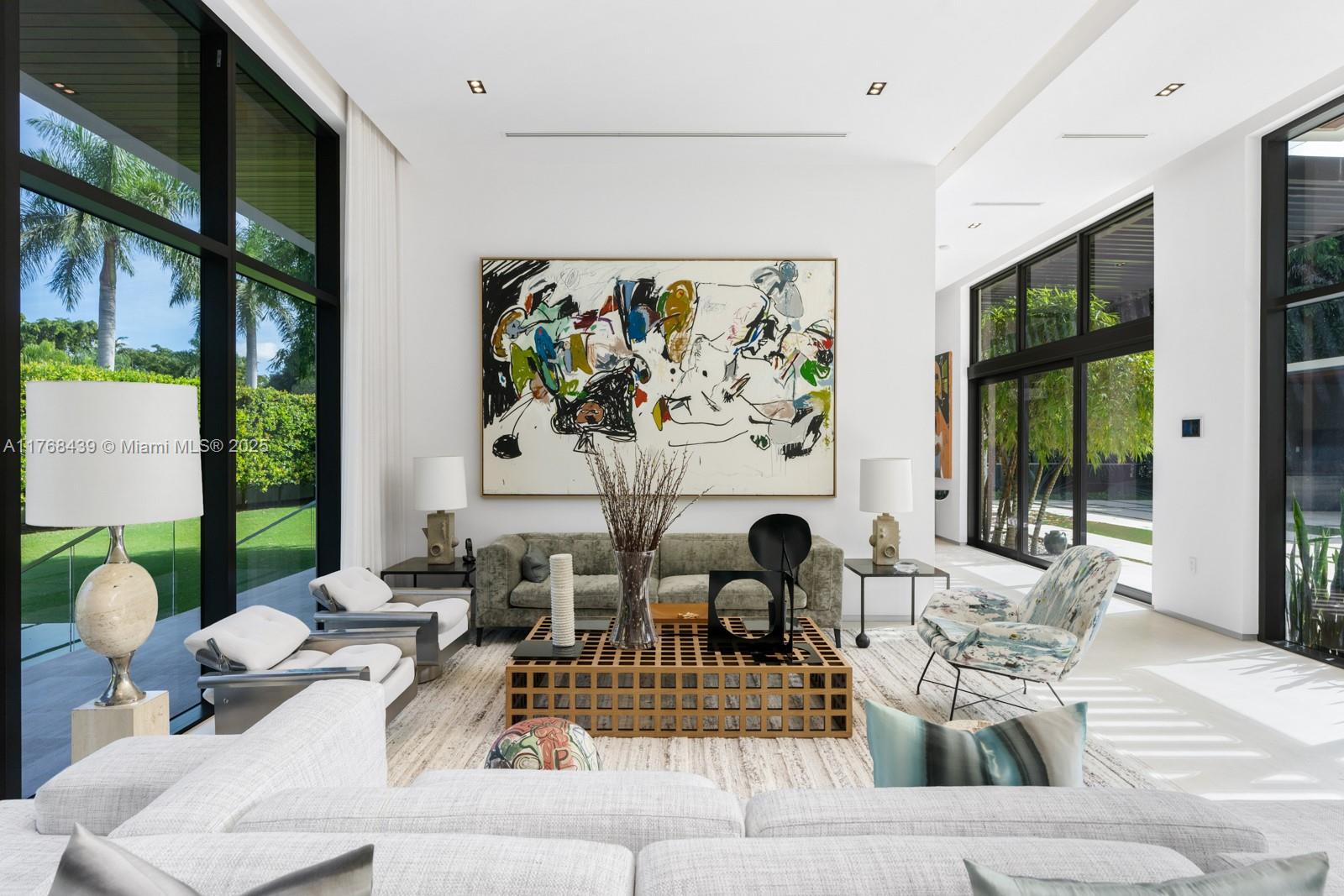 COLLINS MANOR - Residential