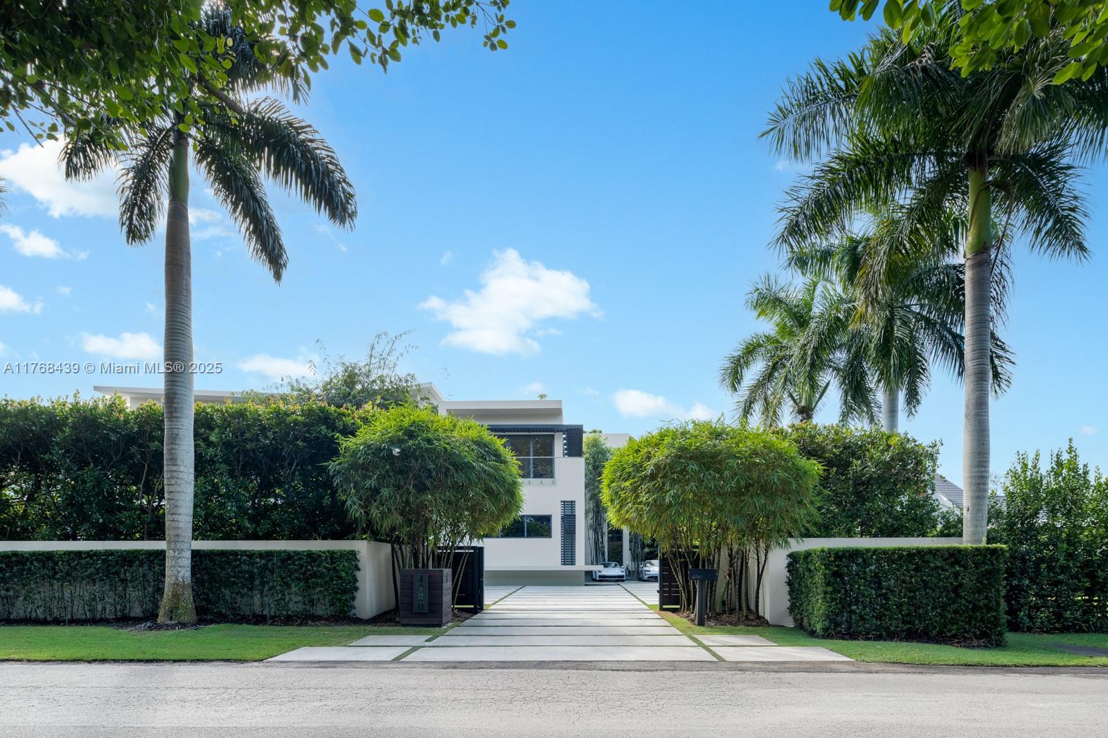 COLLINS MANOR - Residential