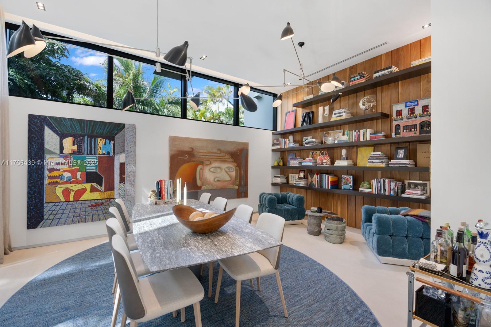 COLLINS MANOR - Residential