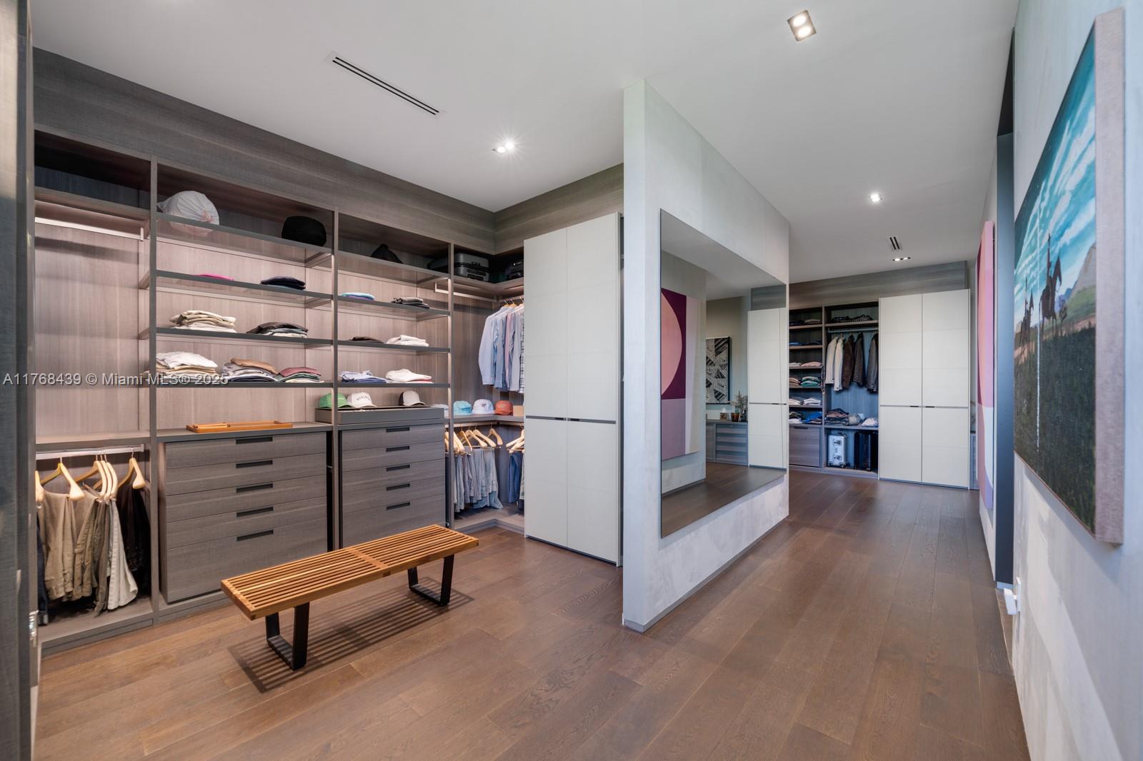 COLLINS MANOR - Residential