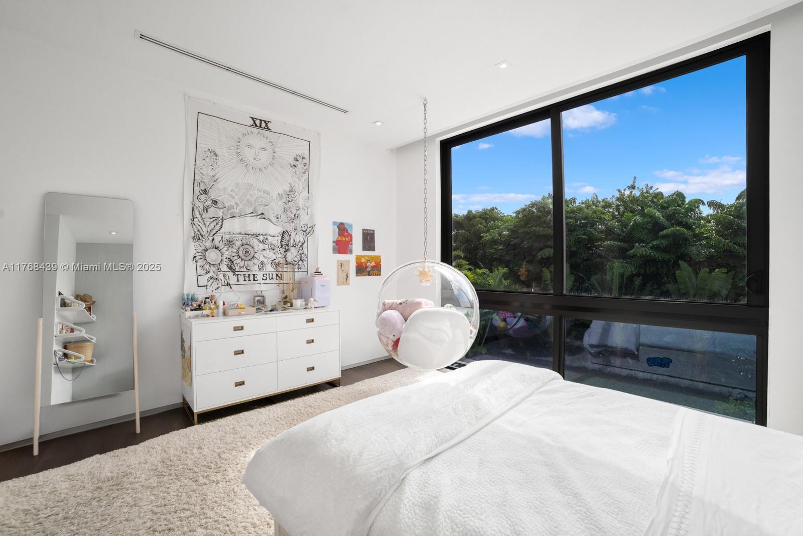 COLLINS MANOR - Residential