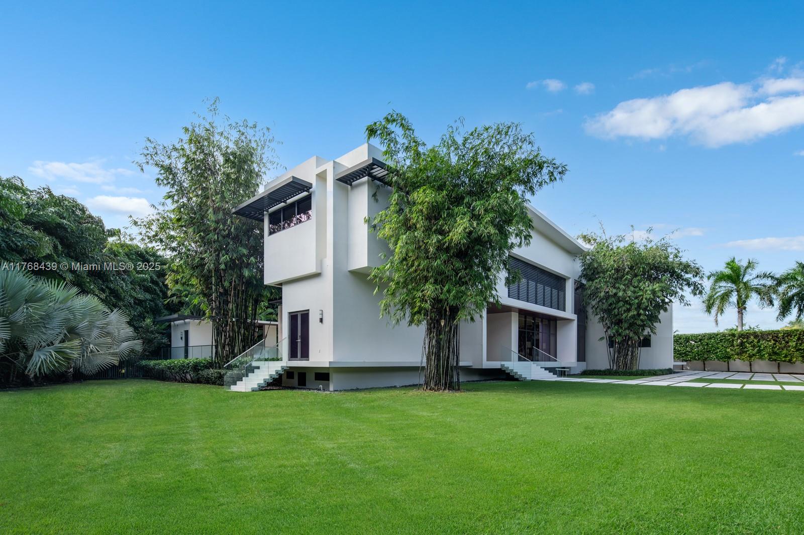 COLLINS MANOR - Residential