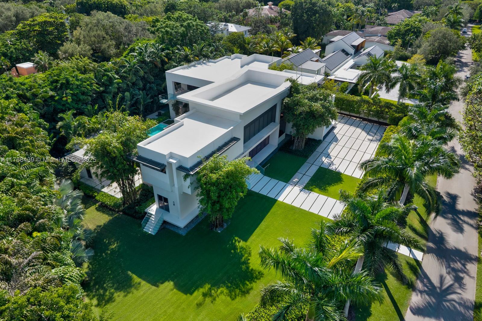 COLLINS MANOR - Residential