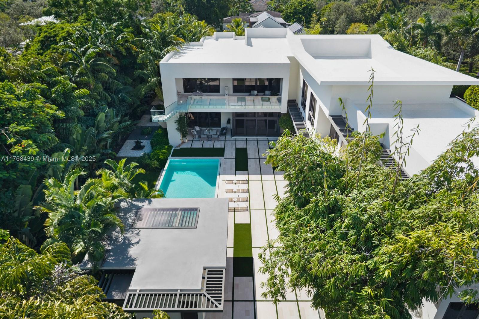 COLLINS MANOR - Residential