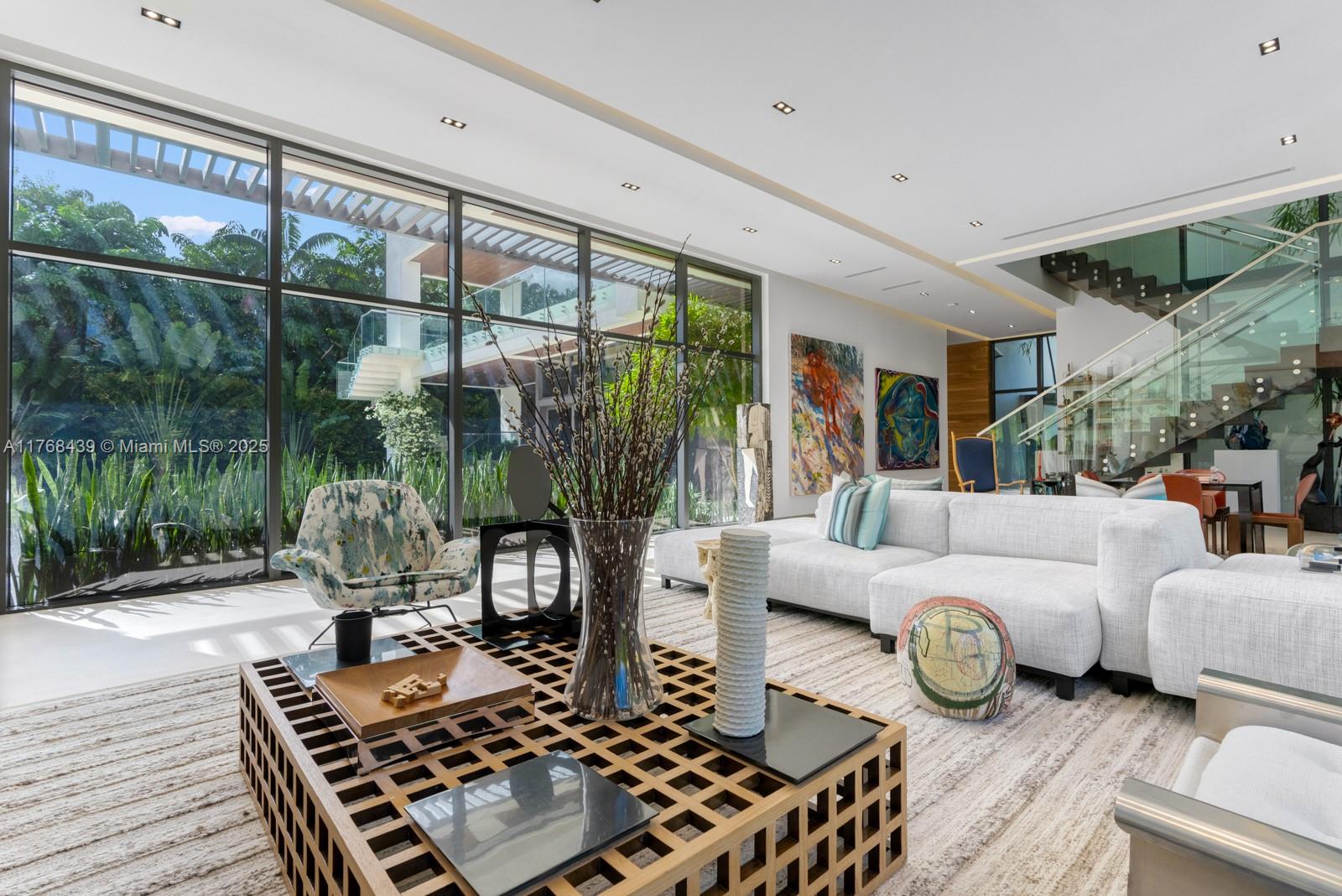 COLLINS MANOR - Residential