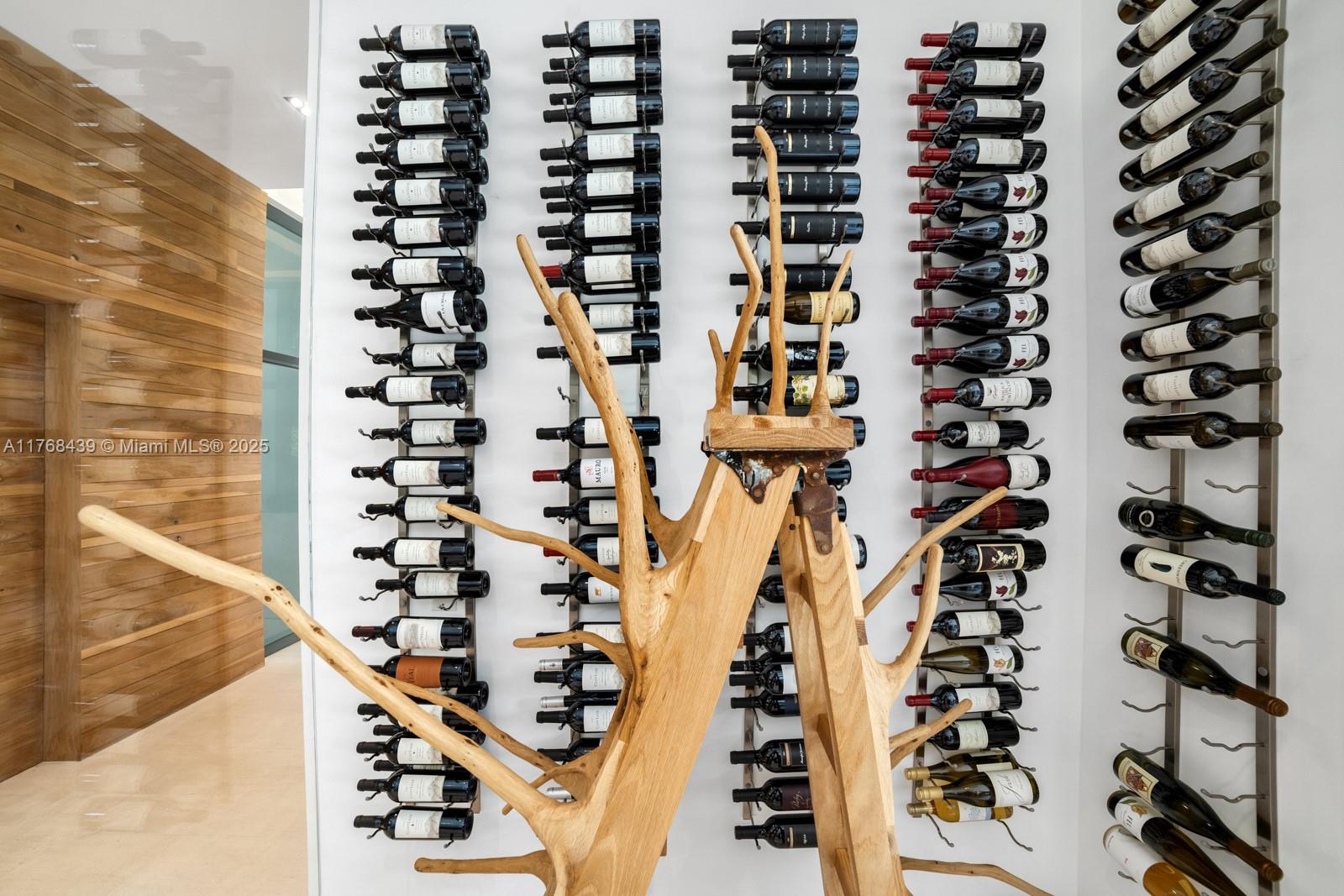 COLLINS MANOR - Residential