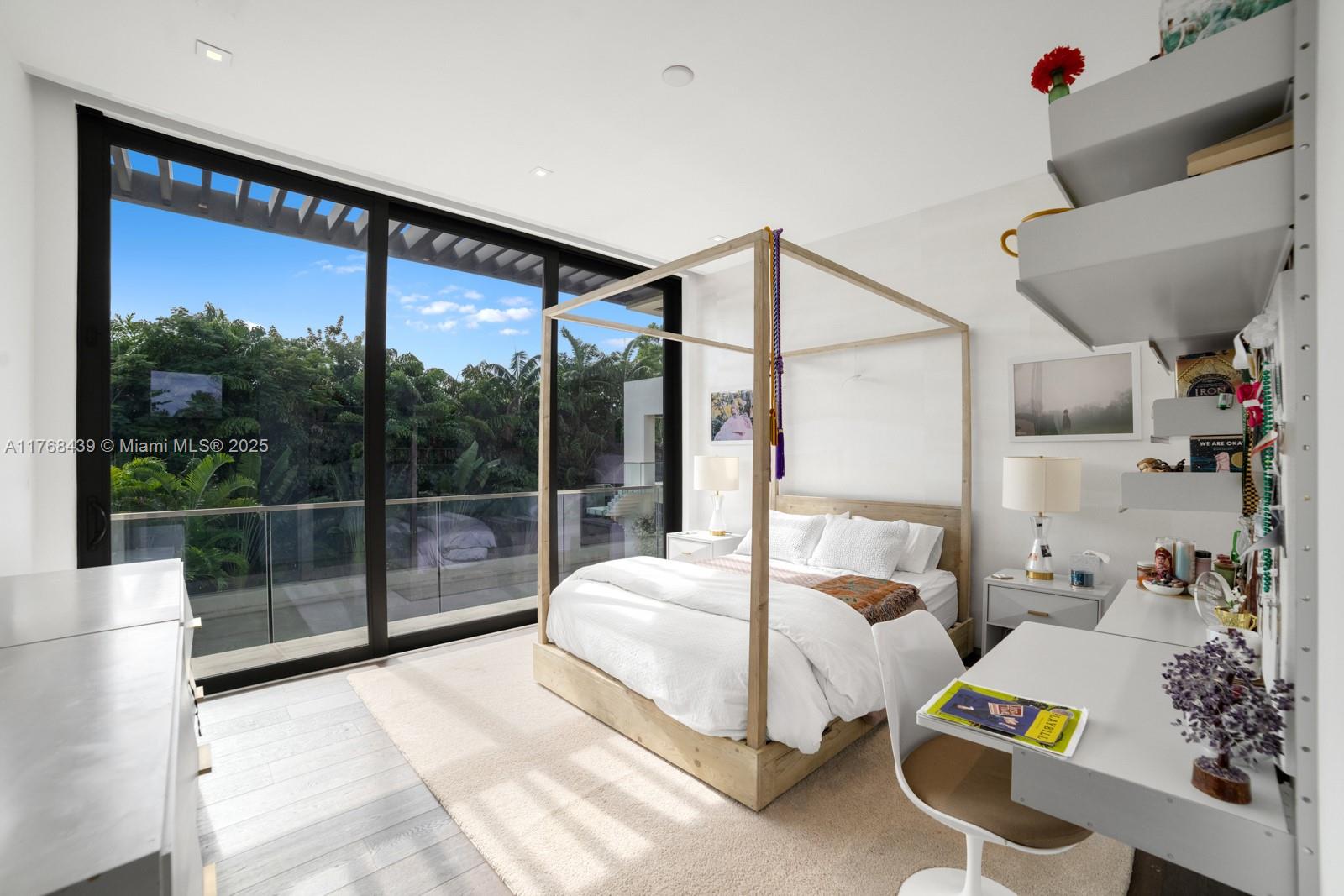 COLLINS MANOR - Residential