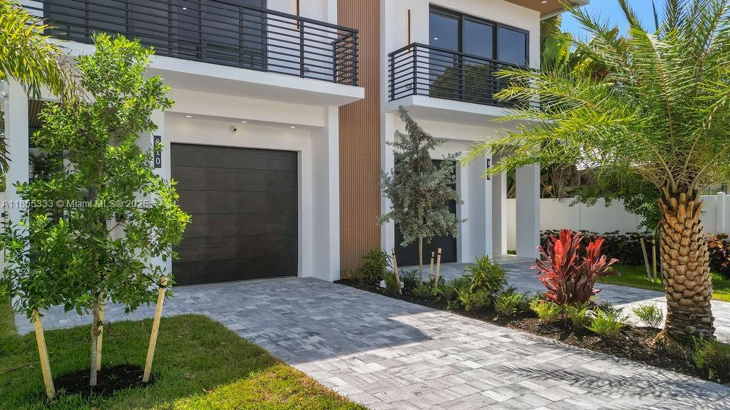 808 NE 17th Ter