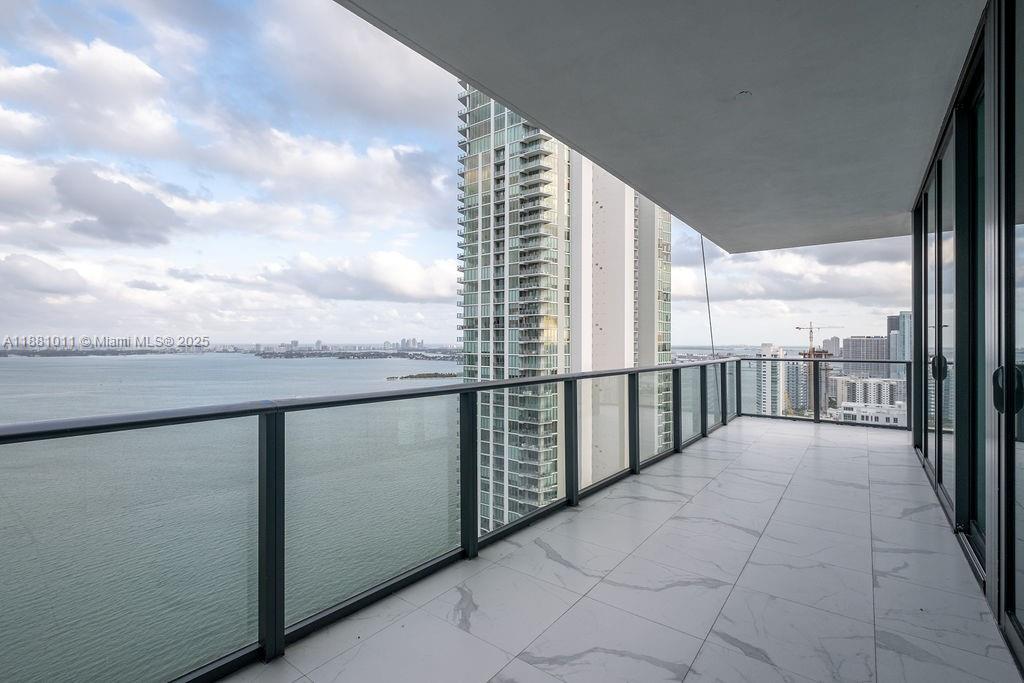 GRAN PARAISO CONDO - Residential