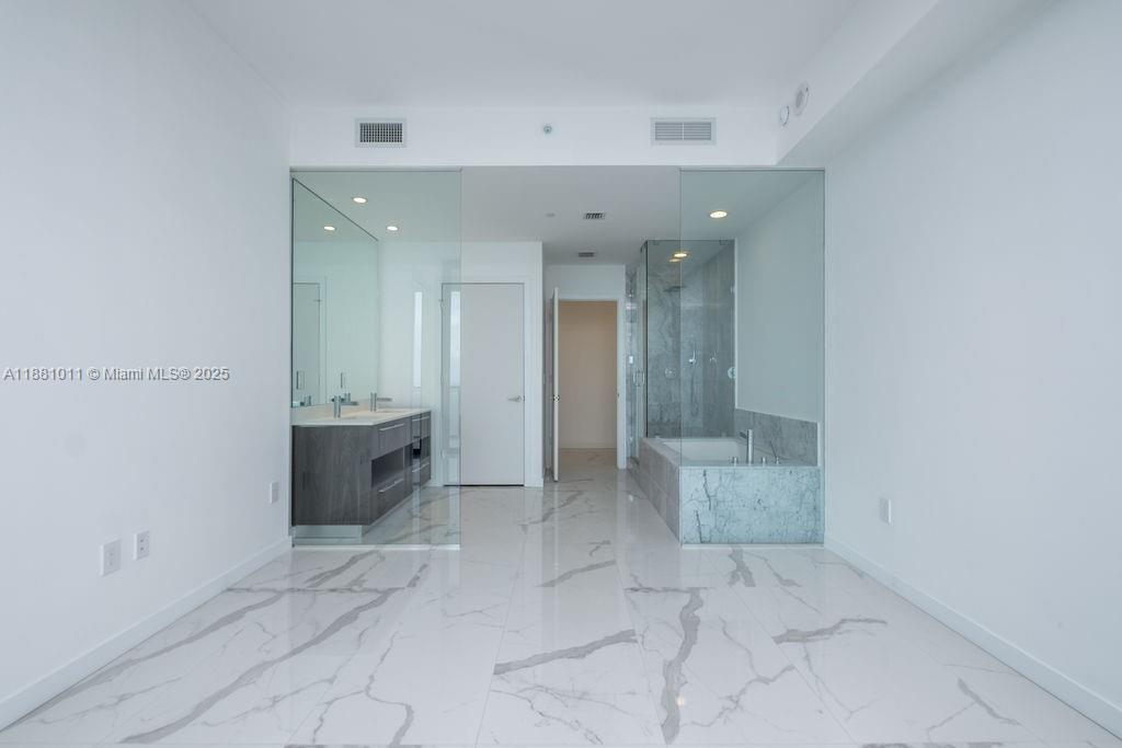 GRAN PARAISO CONDO - Residential