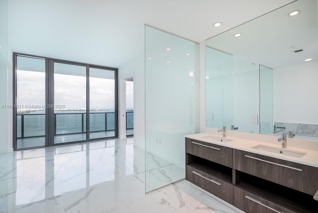 GRAN PARAISO CONDO - Residential