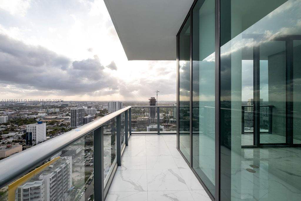 GRAN PARAISO CONDO - Residential