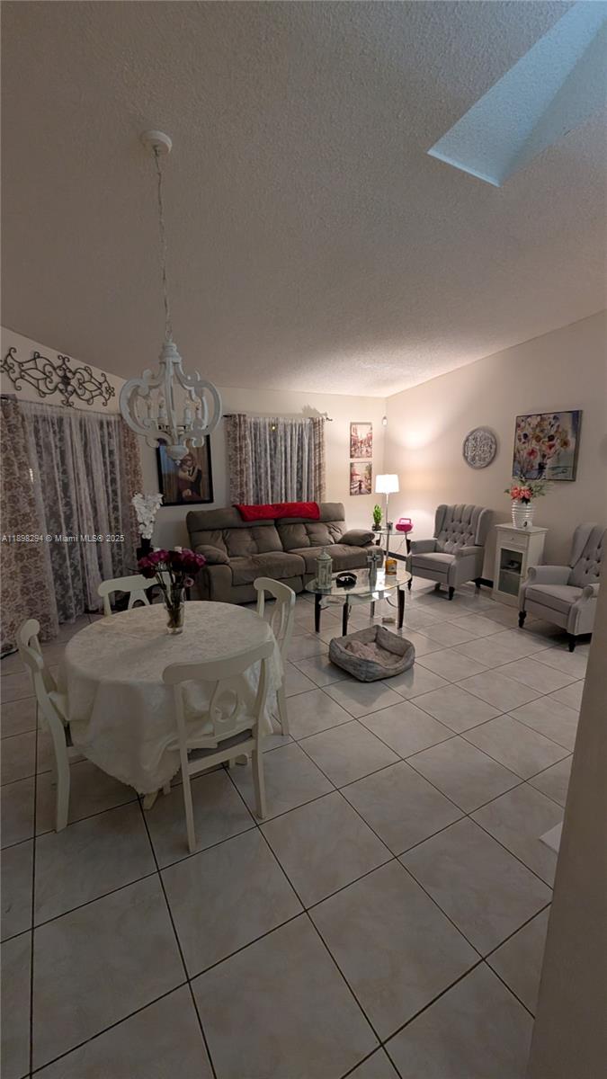 PEMBROKE LAKES SOUTH - Residential