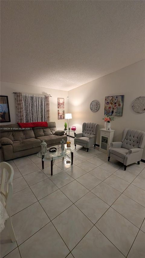 Photo of 1025 SW 113th Ter, Pembroke Pines, FL 33025 (MLS # A11898294) Photo of 1025 SW 113th Ter, Pembroke Pines, FL 33025 (MLS # A11898294)