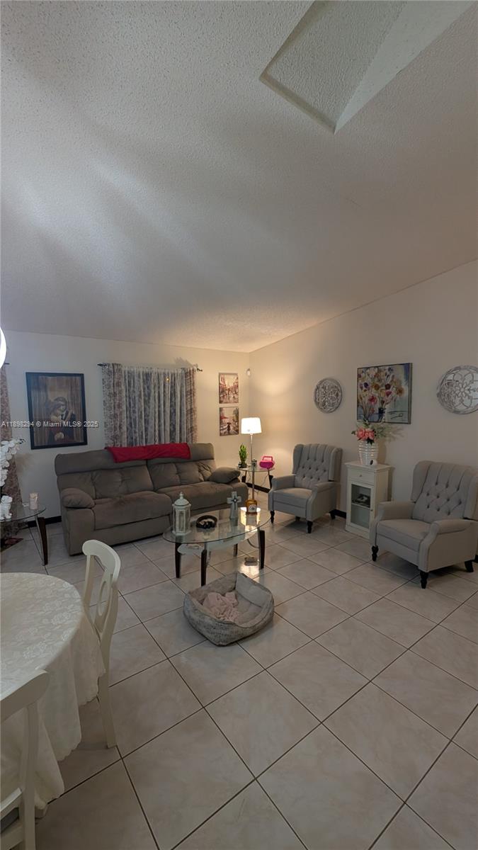 PEMBROKE LAKES SOUTH - Residential