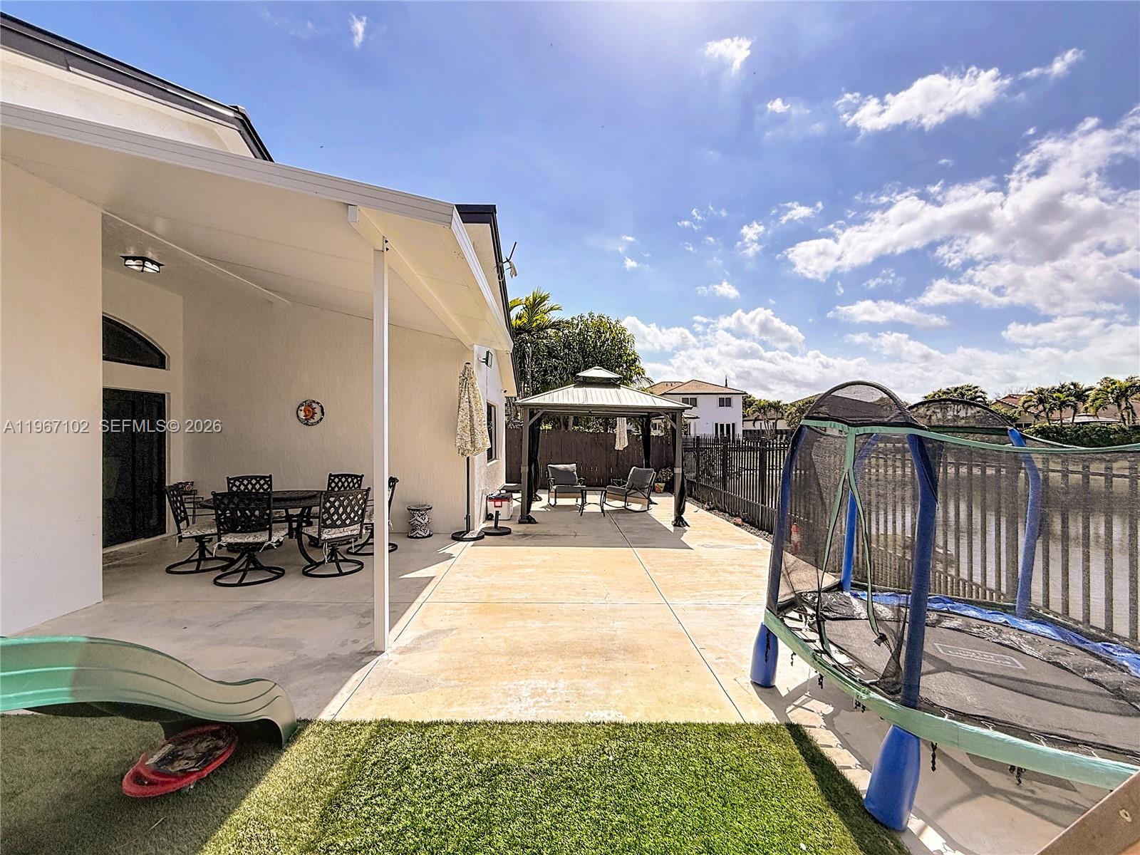 C B PALMS - Residential