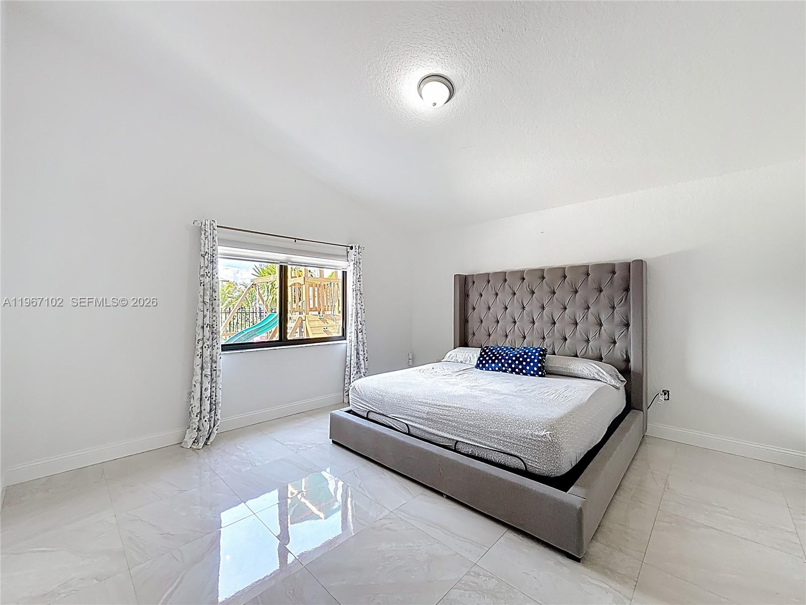 C B PALMS - Residential