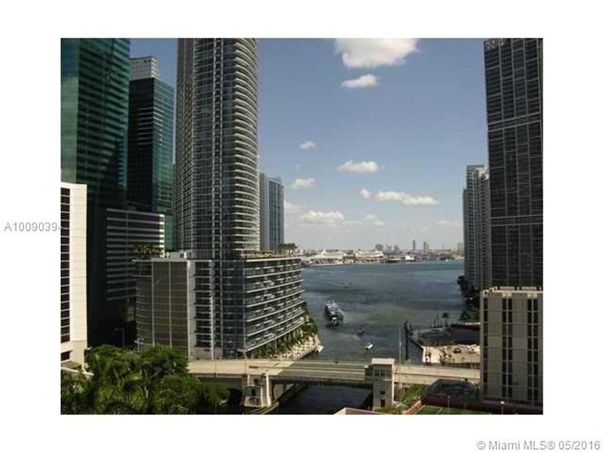 Beautifull two bedroom unit available for rent. Unit features breath taking view of the bay and the pool, granite counter top, Gym, Pool , Business Center, 24 hour security/valet/front desk. Walking distance to the best restaurants in the area, dog park, Merry Brickell Village, Grocery Shopping , Restaurants & Bars