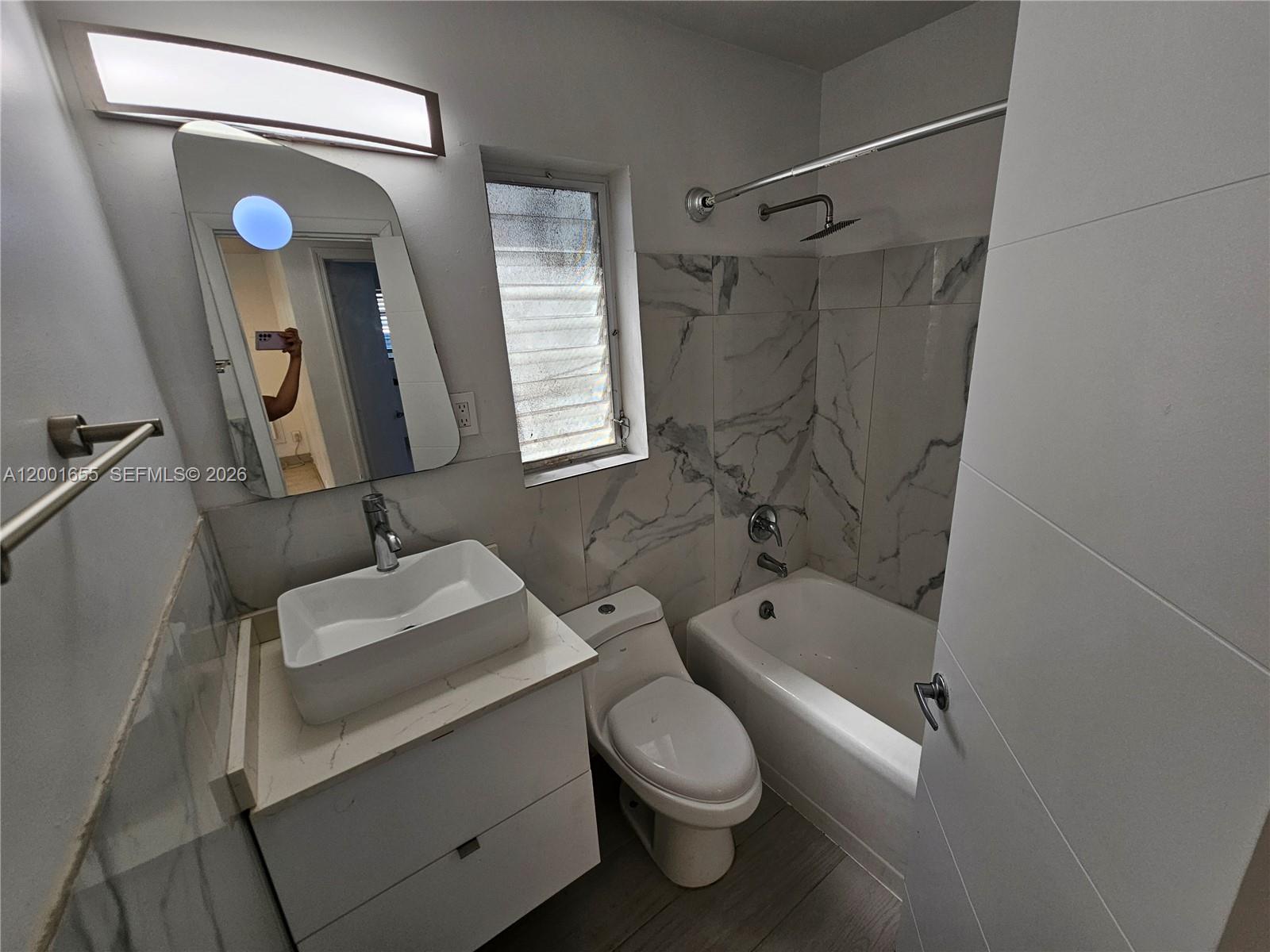 HOLLYWOOD HOMESITES REV P - Residential Lease