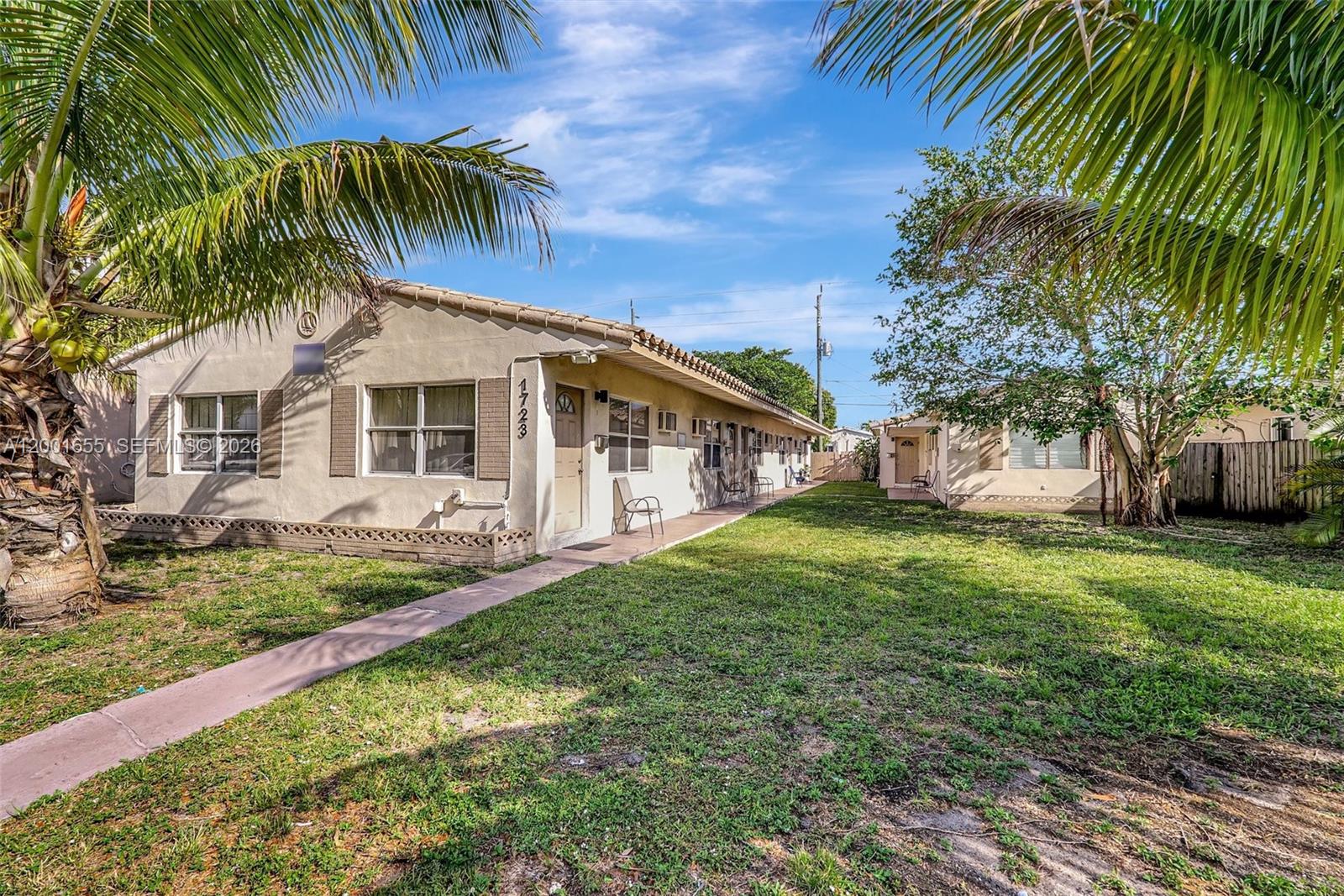 HOLLYWOOD HOMESITES REV P - Residential Lease