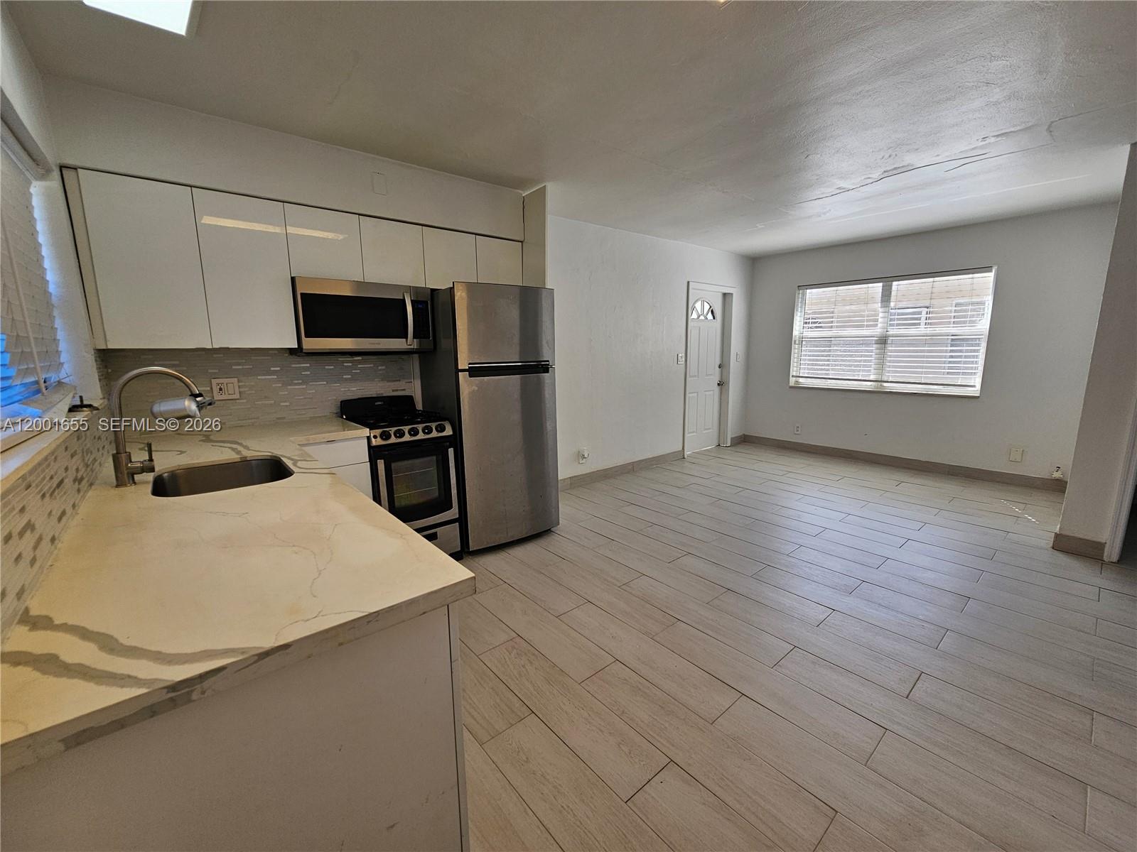 HOLLYWOOD HOMESITES REV P - Residential Lease