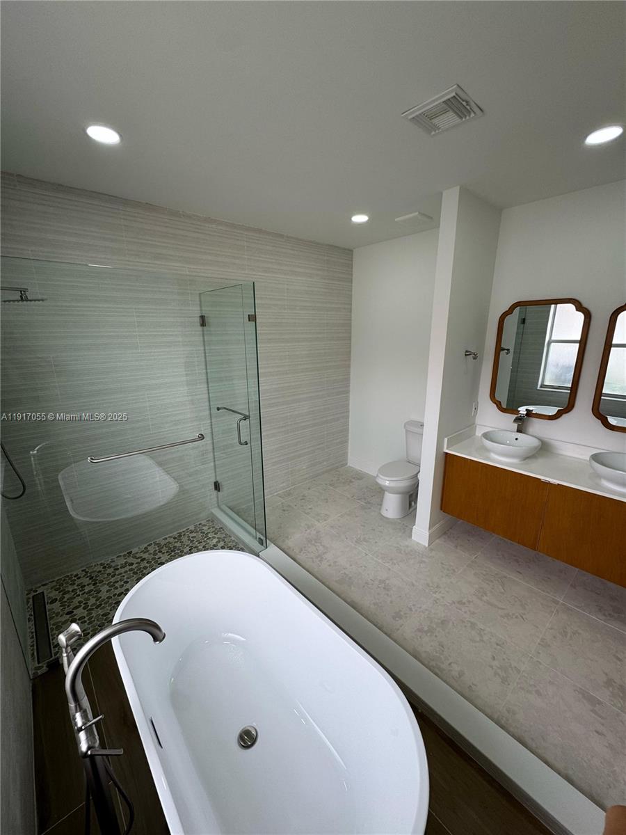 POD 4 AT MONARCH LAKES - Residential