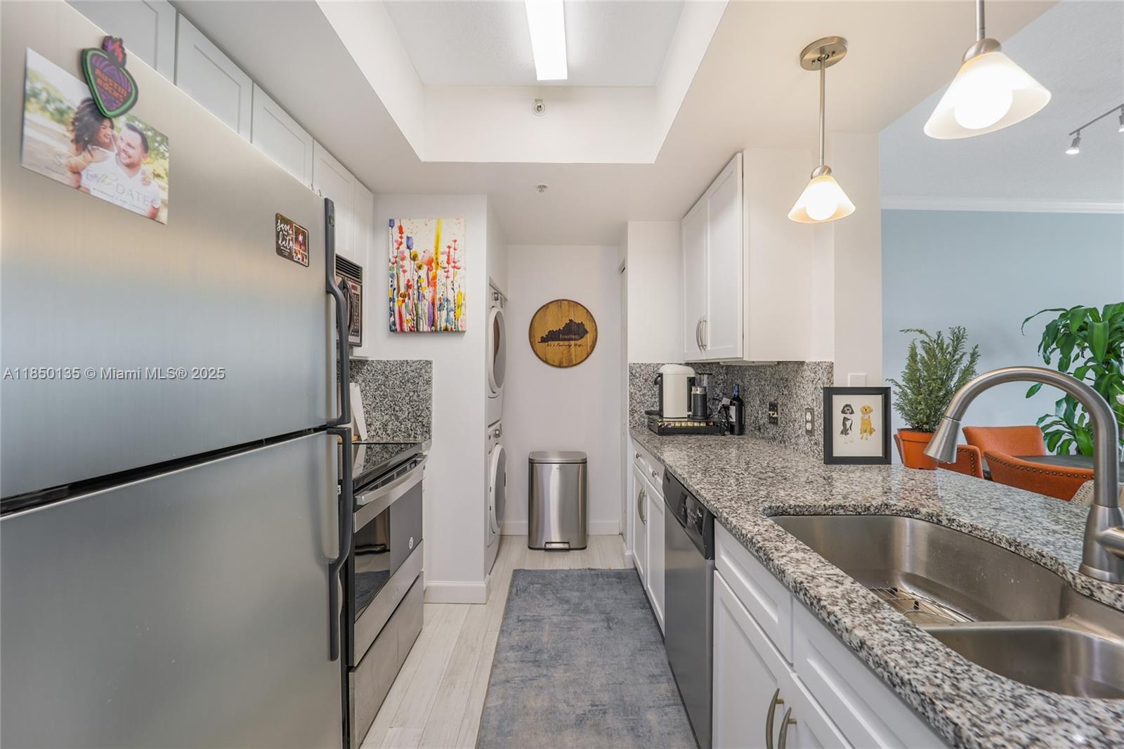Rarely available, East facing unit with views of beautiful Margaret Pace Park and Biscayne Bay. This beautiful 1/1 apartment has been completely renovated with new kitchen and appliances, brand new bathroom as well as luxury whitewash laminate flooring and modern fixtures throughout. Spacious open floor plan with large walk-in closet! Cite offers a state of-the-art gym, beach style heated pool, concierge, valet, EV charging station and assigned parking on low floor. Across from Margaret Pace Park offering tennis, volleyball and basketball. Steps
from Wynwood/Midtown/Brickell and South Beach! Publix is across the road and a new Whole Foods is walking distance away. Small pet allowed!
