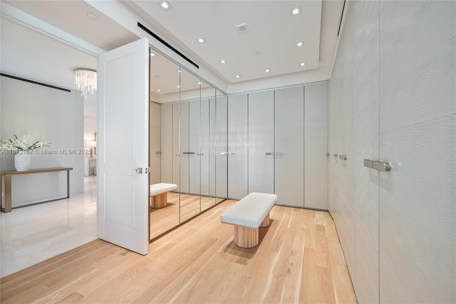 OCEANSIDE @ FISHER ISL CO - Residential