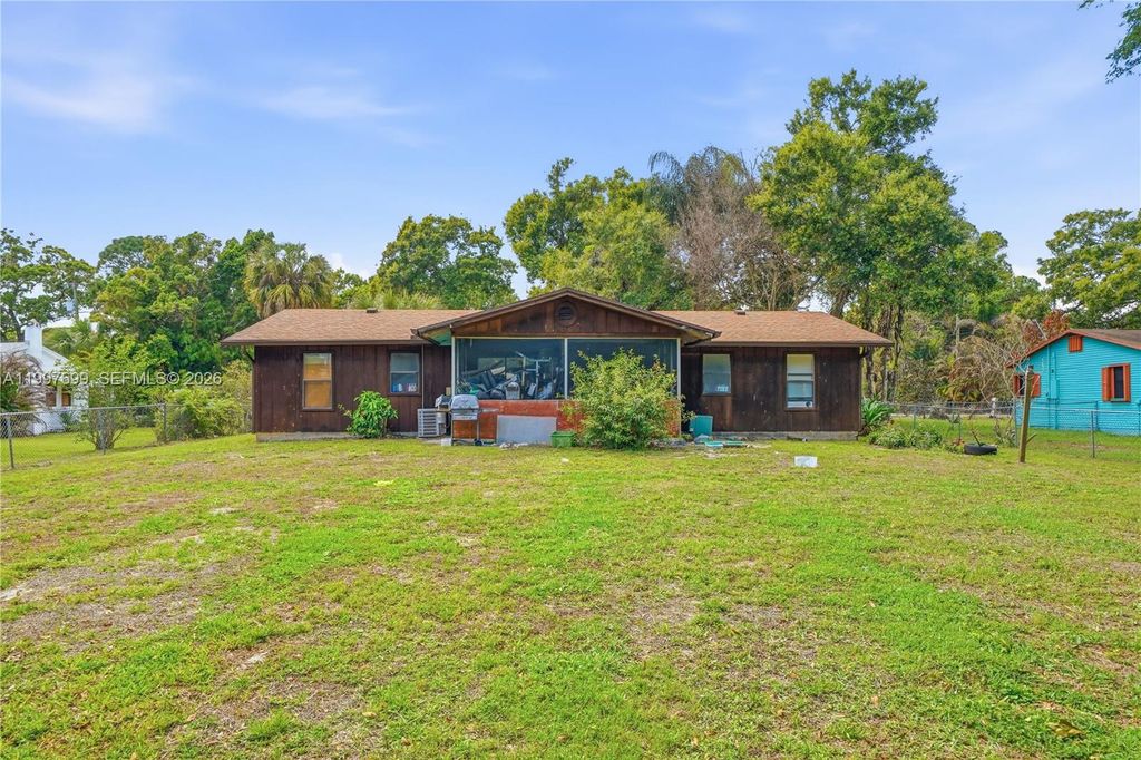 Photo of 1910 S 34th St, Fort Pierce, FL 34947 (MLS # A11997699)