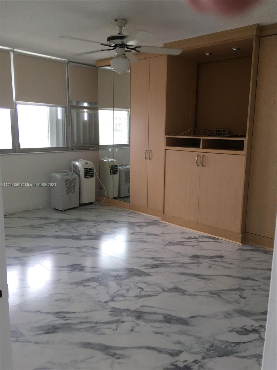 5838 CONDOMINIUM - Residential Lease