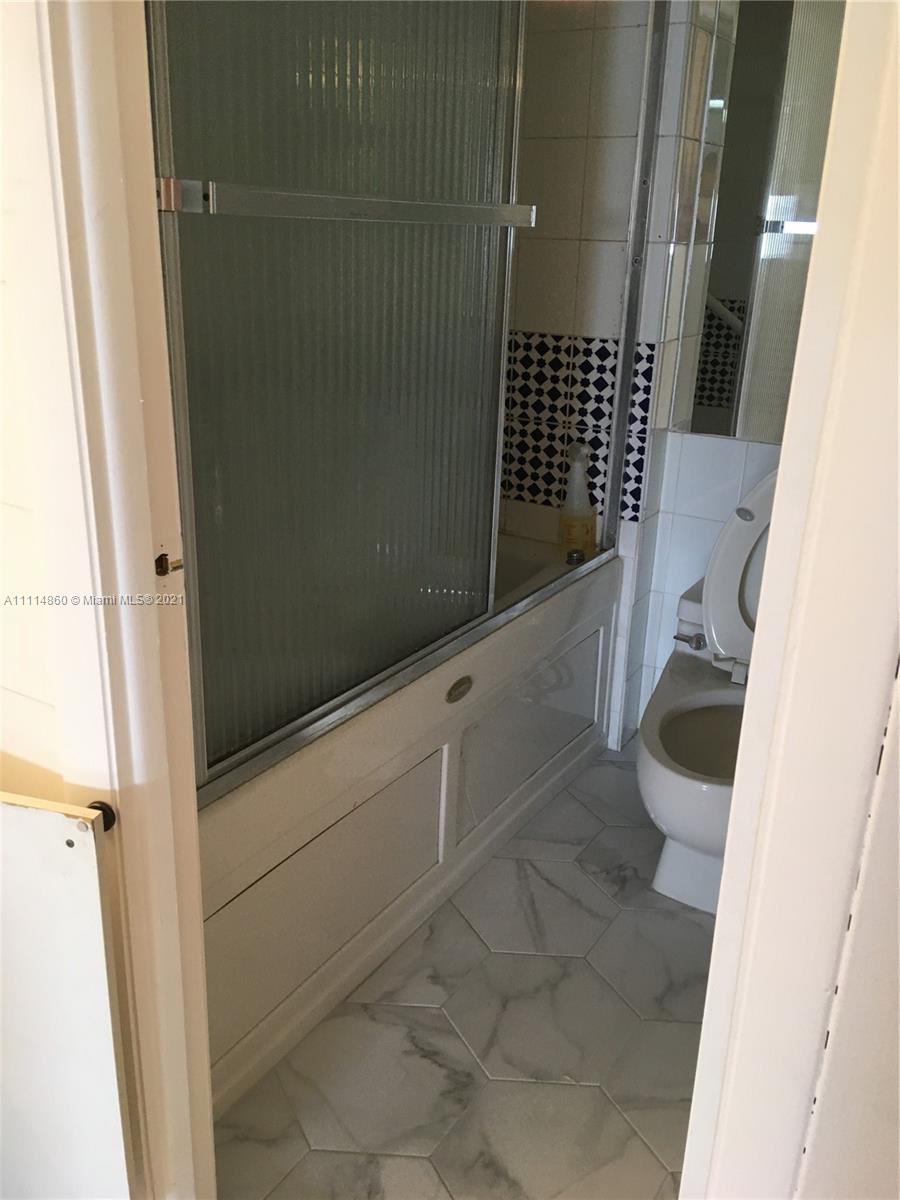 5838 CONDOMINIUM - Residential Lease