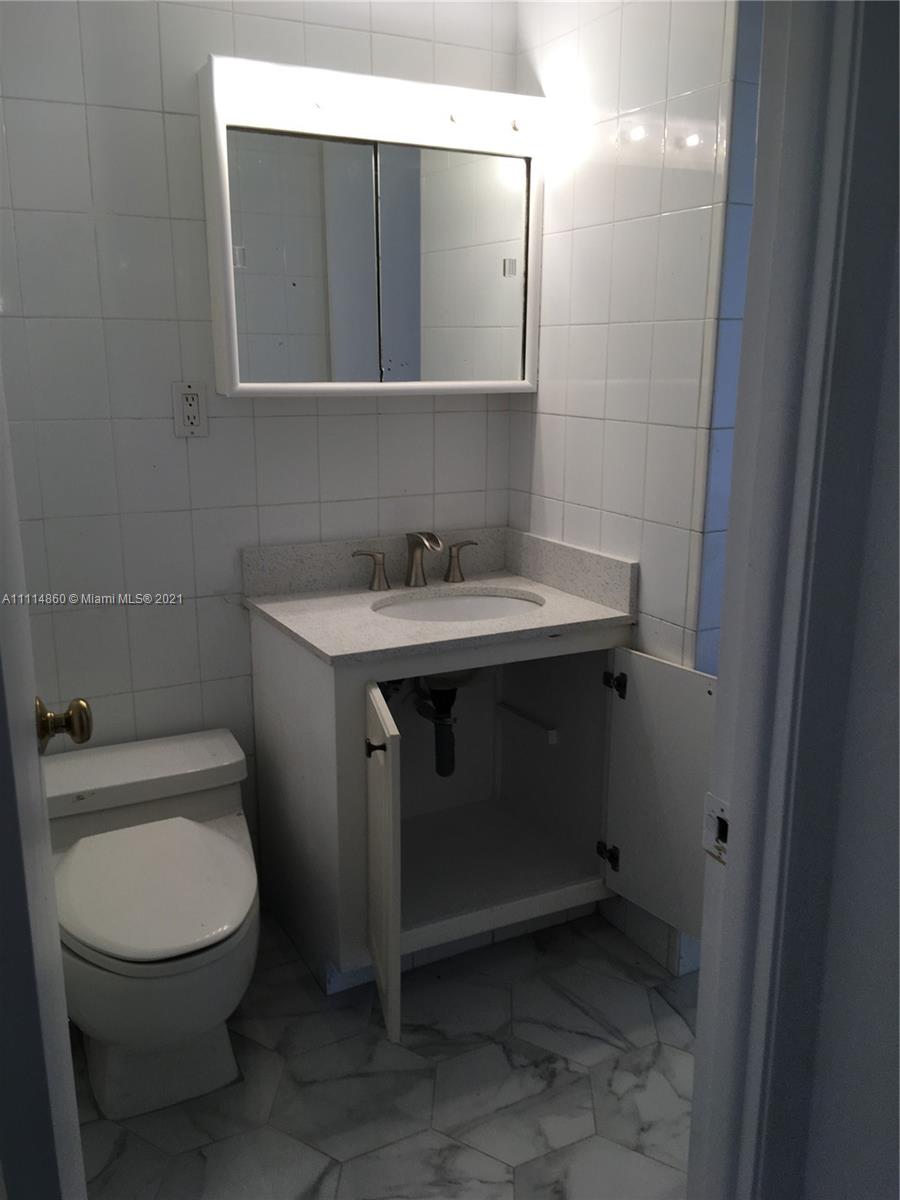 5838 CONDOMINIUM - Residential Lease