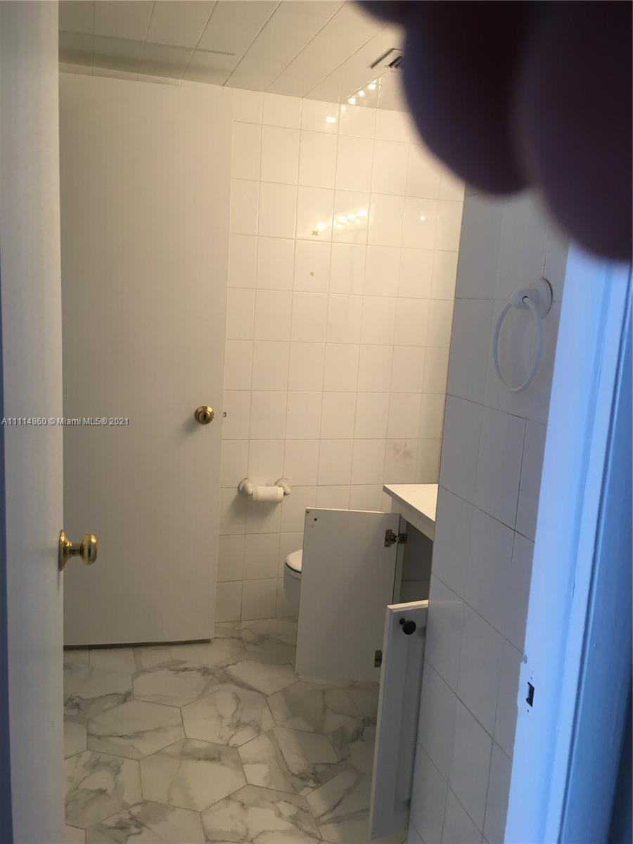 5838 CONDOMINIUM - Residential Lease