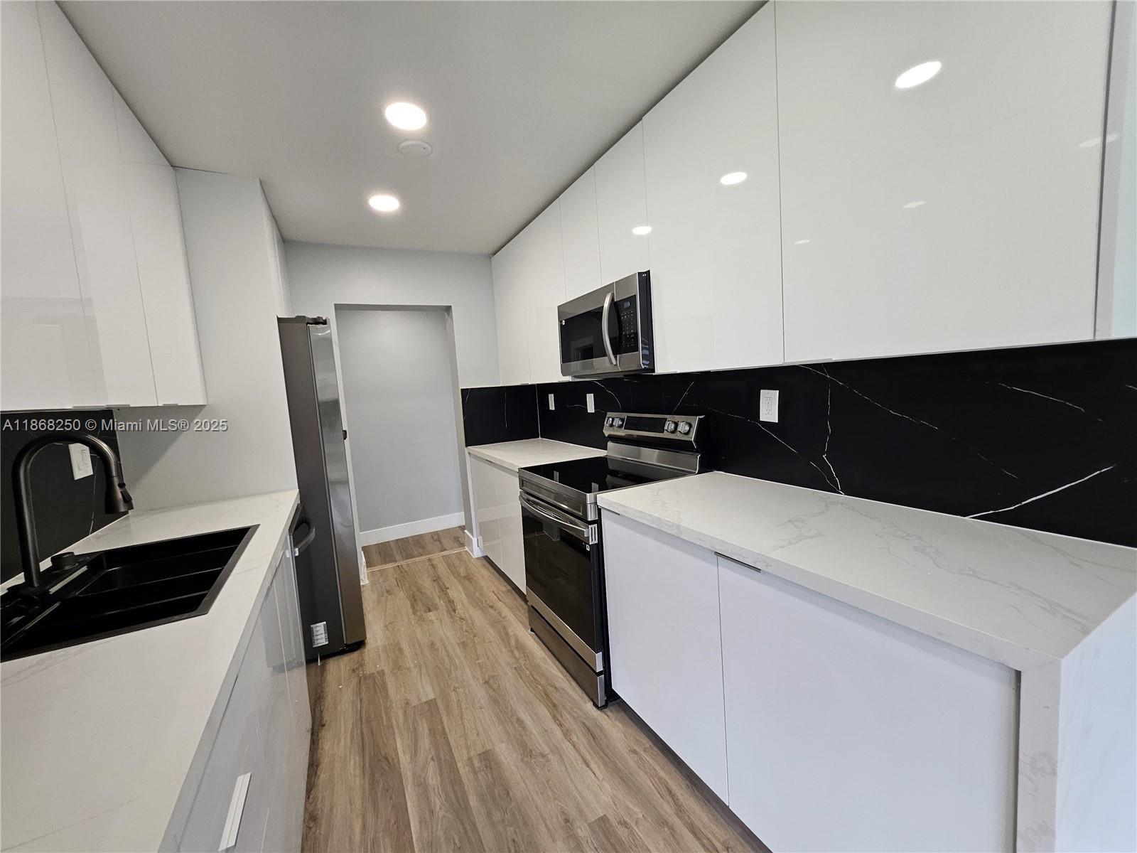 COLLIER MANOR 2ND ADD - Residential Lease