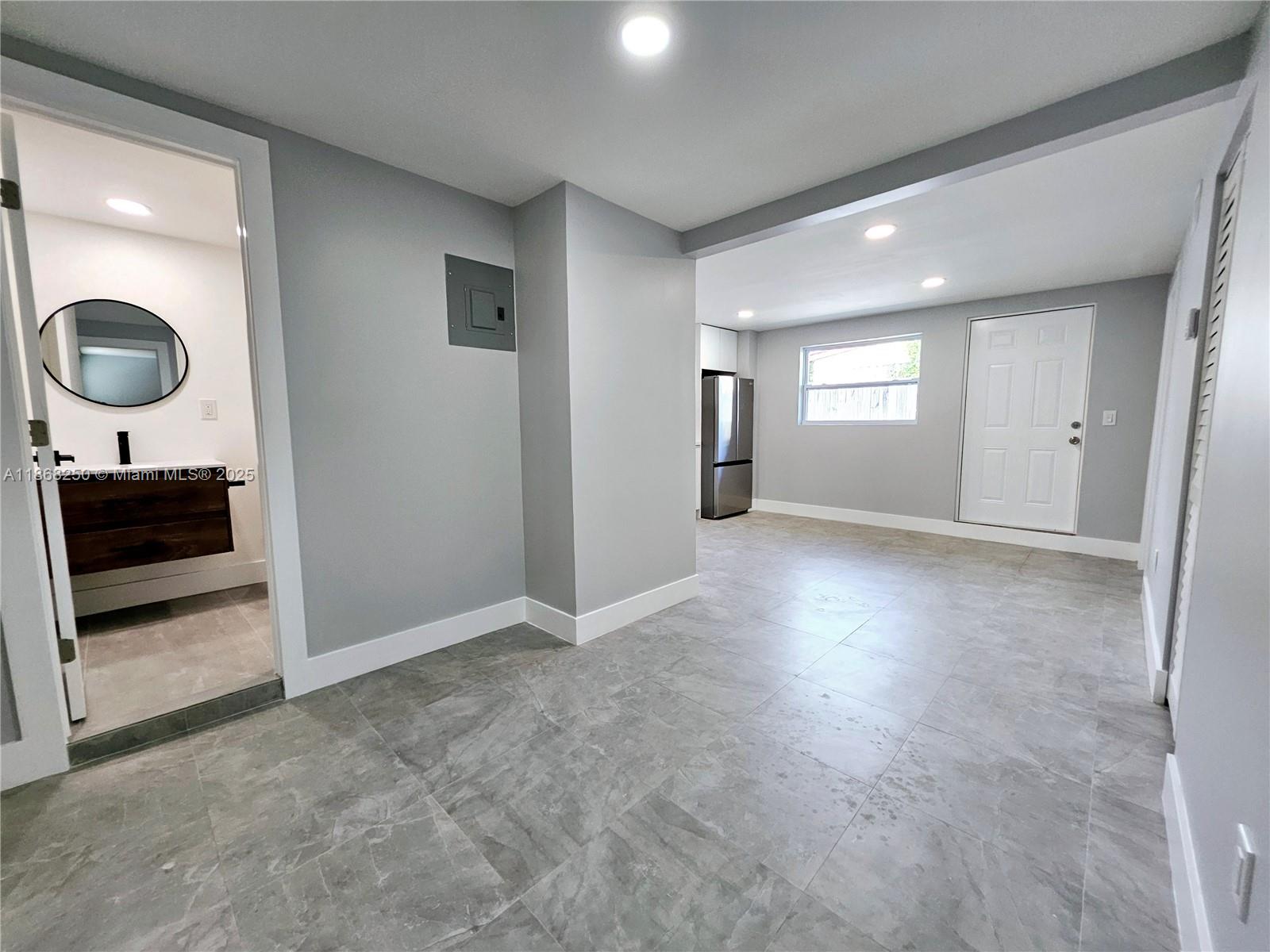 COLLIER MANOR 2ND ADD - Residential Lease