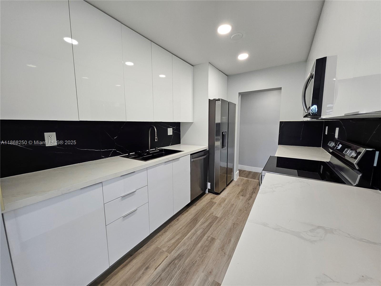 COLLIER MANOR 2ND ADD - Residential Lease