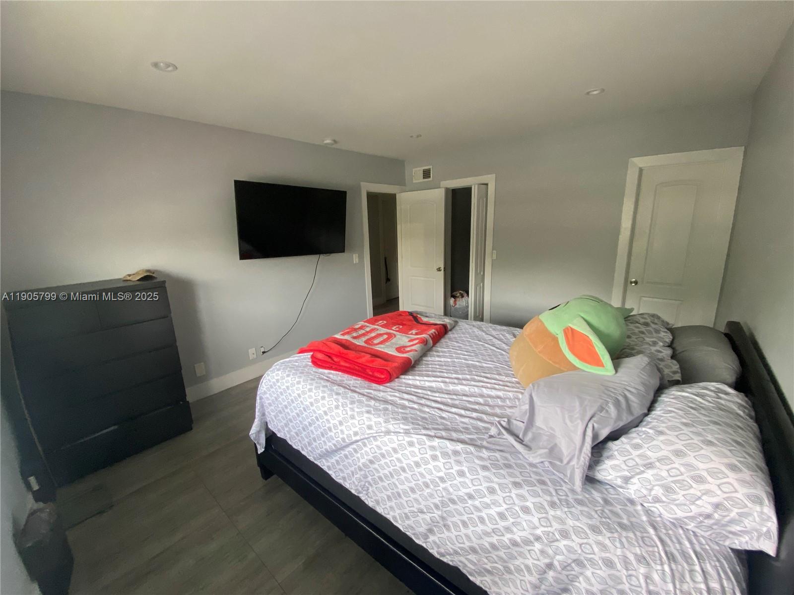 CORAL PINE CONDO 1 - Residential Lease