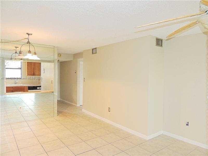 SHAKER WOODS VILLAGE - Residential Lease