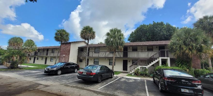 Spacious 2-bed, 2-bath corner unit with a serene garden view!BRAND NEW Stove/Oven, dishwasher, hot water heater, A/C, Freshly painted and remodeled with New Floors, New Toilet, and more! Enjoy a bright, open layout, large bedrooms, walk-in closets, and a screened-in balcony perfect for relaxing. Well-maintained community with pool, clubhouse, and plenty of parking. Conveniently located near shopping, dining, and highways.