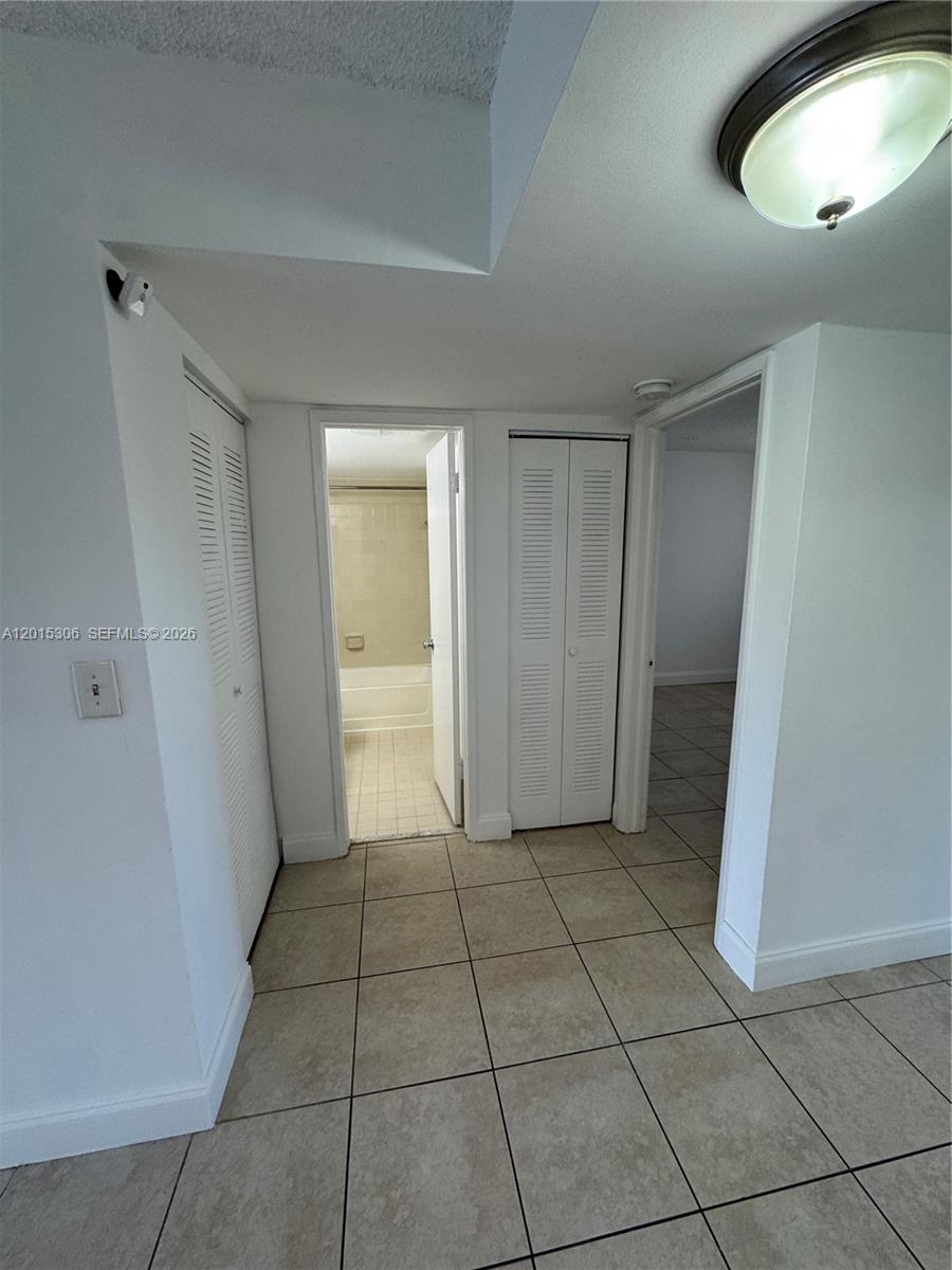 VILLAS DE VENEZIA CONDO - Residential Lease