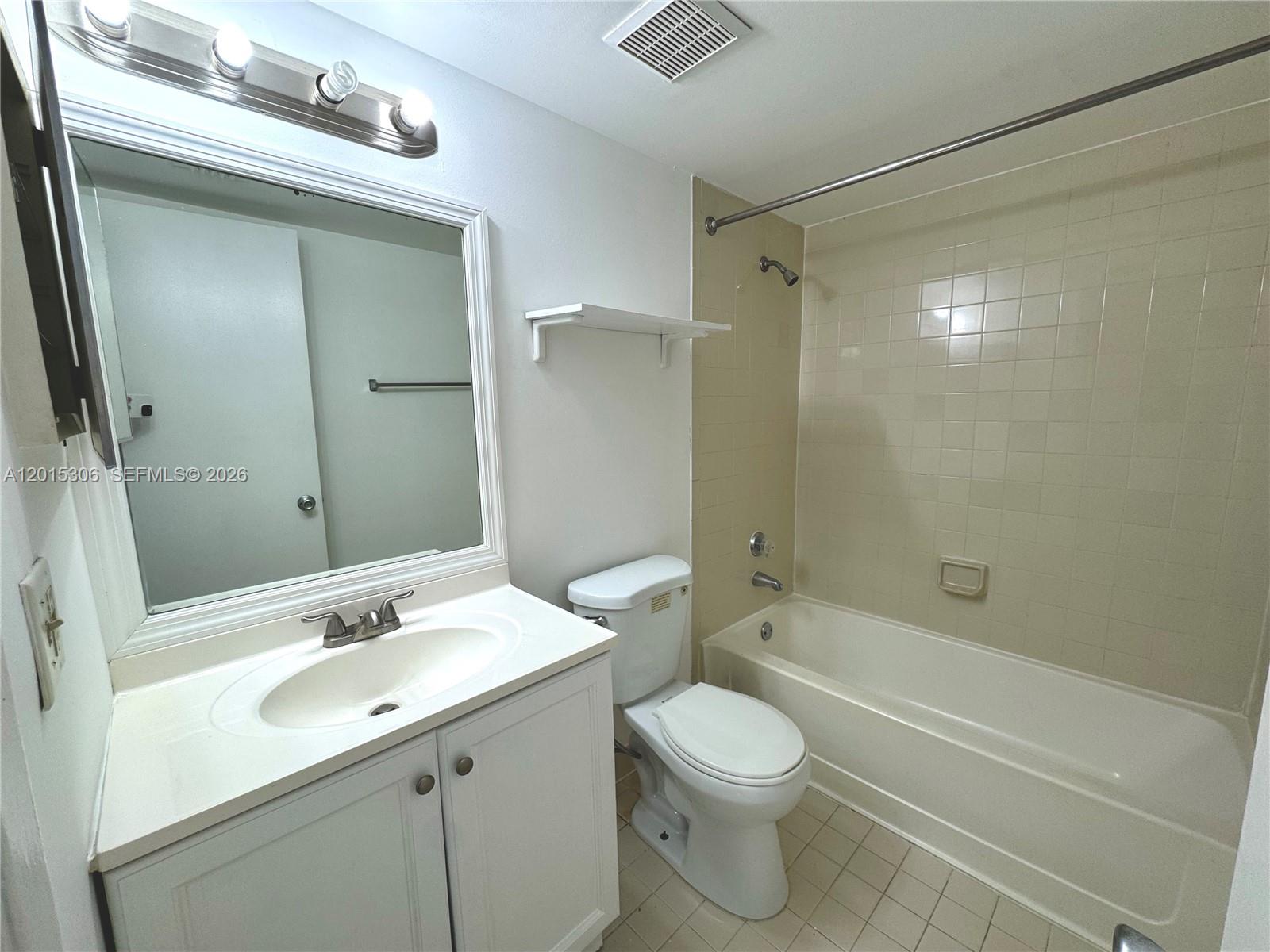 VILLAS DE VENEZIA CONDO - Residential Lease