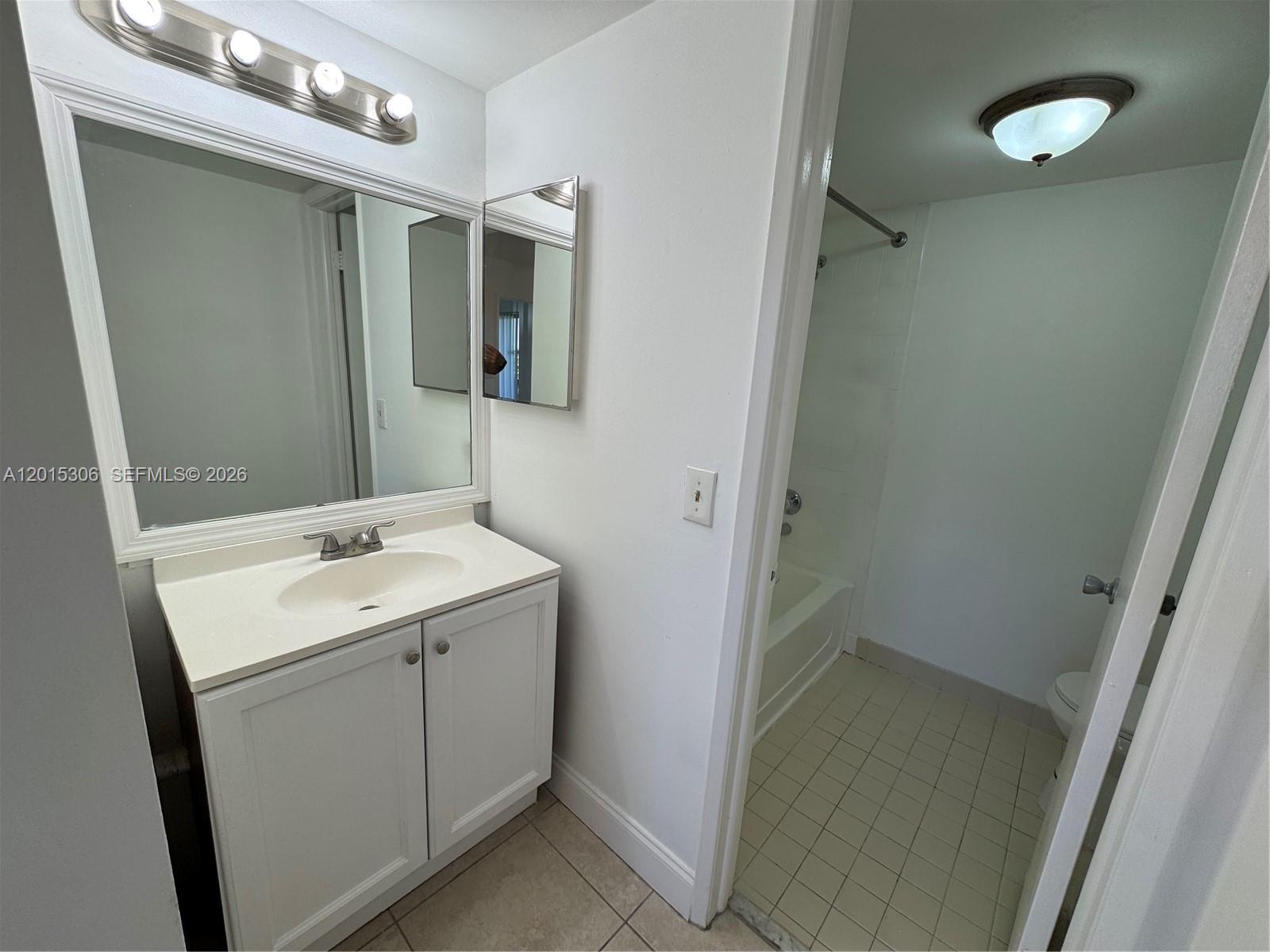 VILLAS DE VENEZIA CONDO - Residential Lease