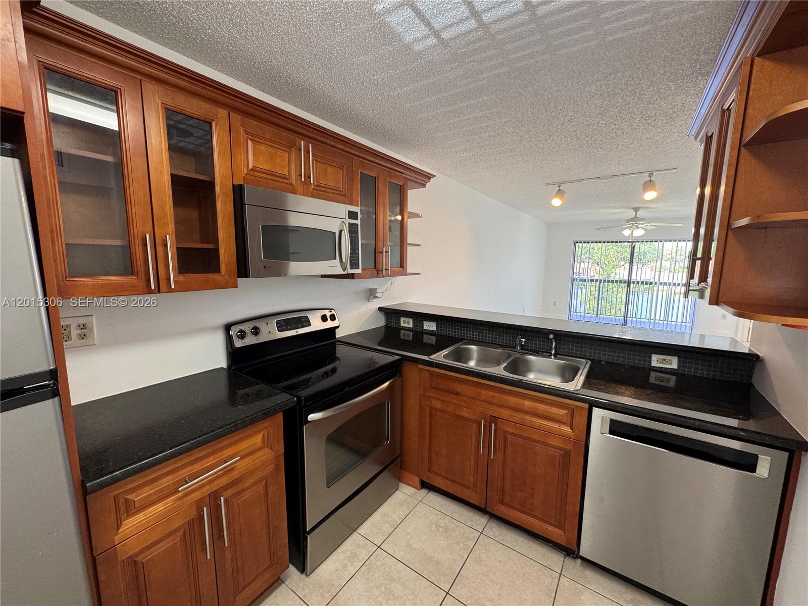 VILLAS DE VENEZIA CONDO - Residential Lease