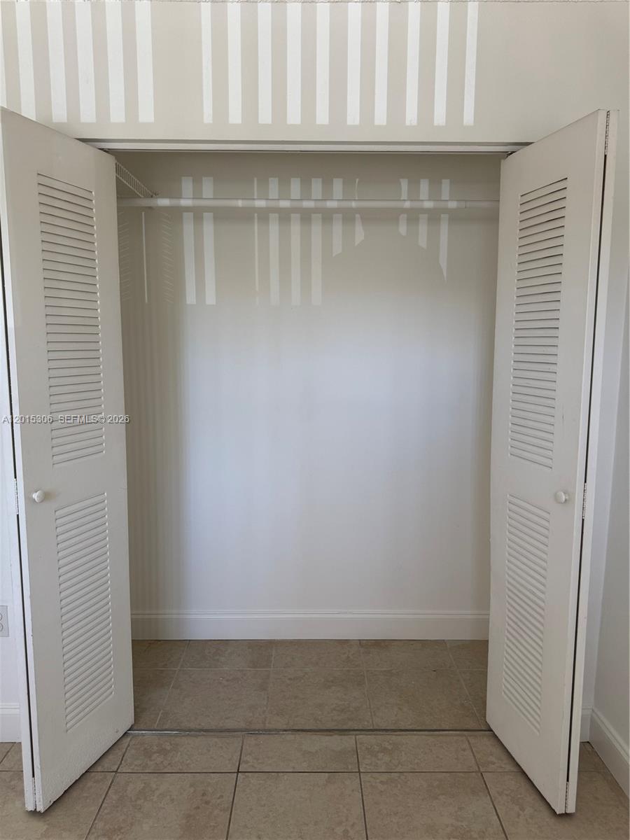 VILLAS DE VENEZIA CONDO - Residential Lease