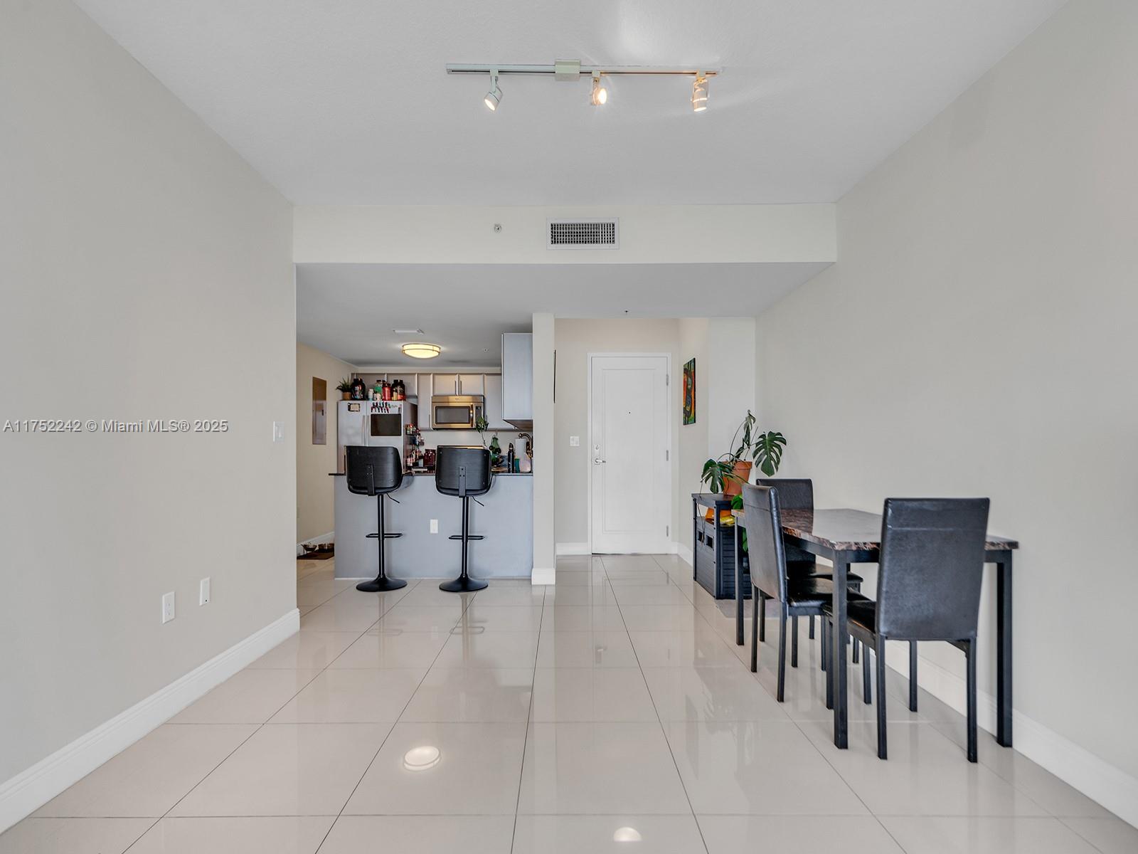 TERRAZAS RIVERPARK VILLAG - Residential